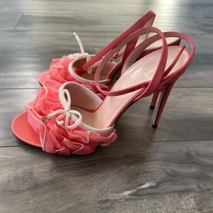 Brand new Gucci frill pumps